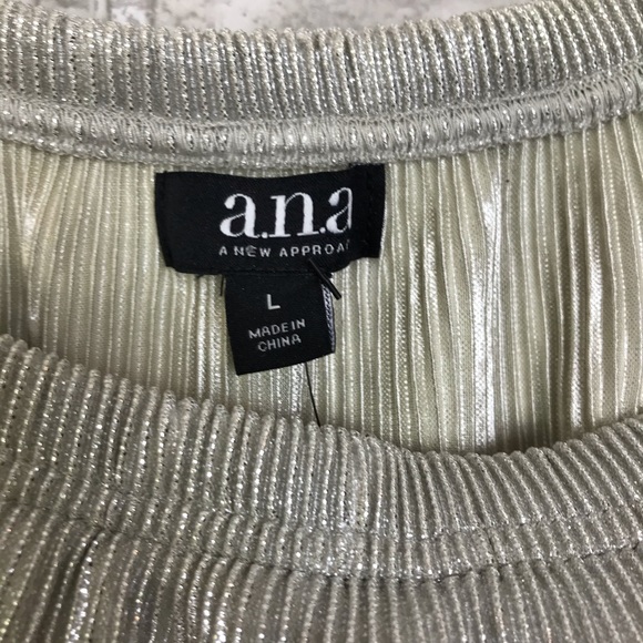 NWT a.n.a Off the Shoulder Plisse Top Size L - Picture 4 of 6